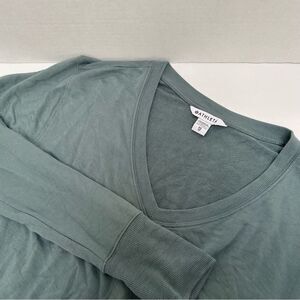 Athleta Sunrise V-Neck Sweatshirt Sage Green Pullover Thumbholes size XS‎
